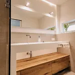 Luxe House For 4 Personen - Free Parking - 2br Neuss