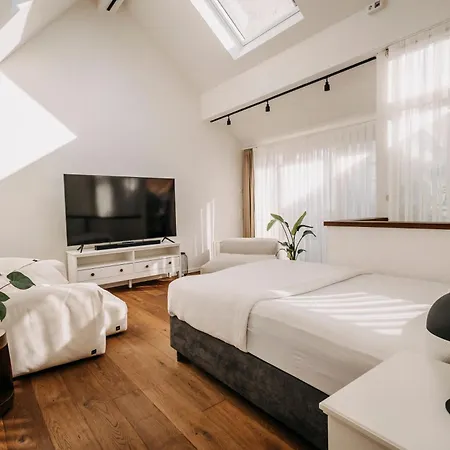 Luxe House For 4 Personen - Free Parking - 2br Neuss