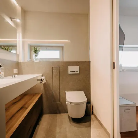 Luxe House For 4 Personen - Free Parking - 2br Vakantiehuis Neuss