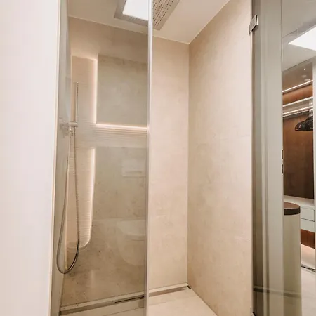Luxe House For 4 Personen - Free Parking - 2br * Neuss