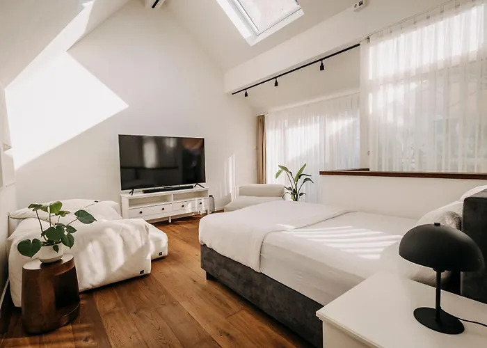Luxe House For 4 Personen - Free Parking - 2br Neuss