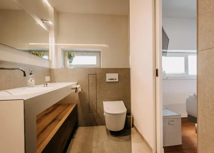 Luxe House For 4 Personen - Free Parking - 2br Vakantiehuis Neuss
