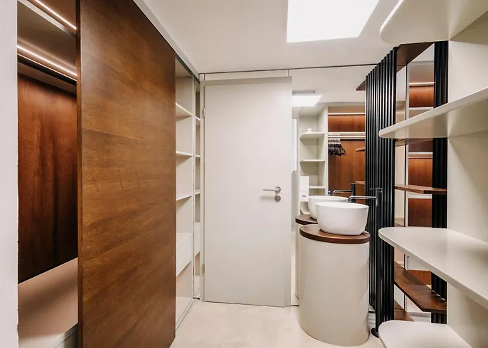 Luxe House For 4 Personen - Free Parking - 2br * Neuss