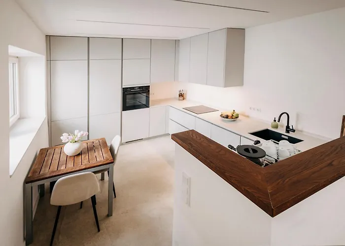 Luxe House For 4 Personen - Free Parking - 2br Vakantiehuis Neuss