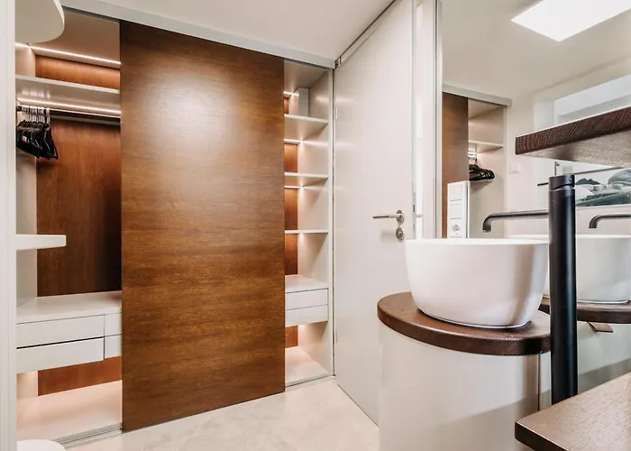 Luxe House For 4 Personen - Free Parking - 2br Vakantiehuis Neuss