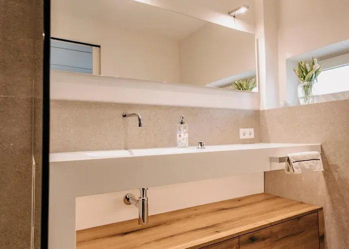 Luxe House For 4 Personen - Free Parking - 2br Neuss