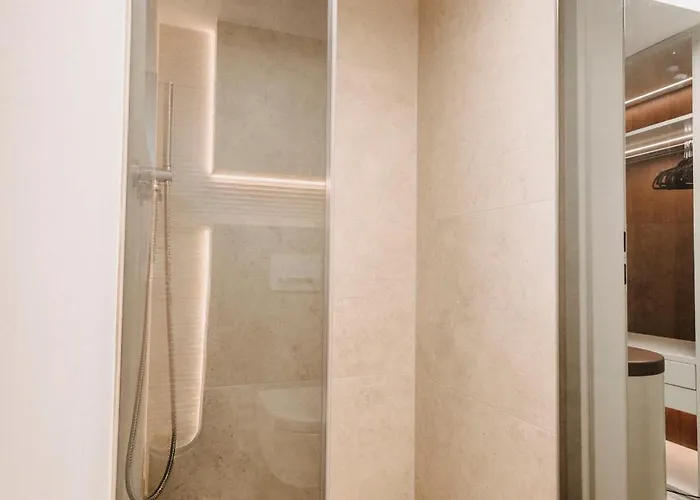 Luxe House For 4 Personen - Free Parking - 2br * Neuss